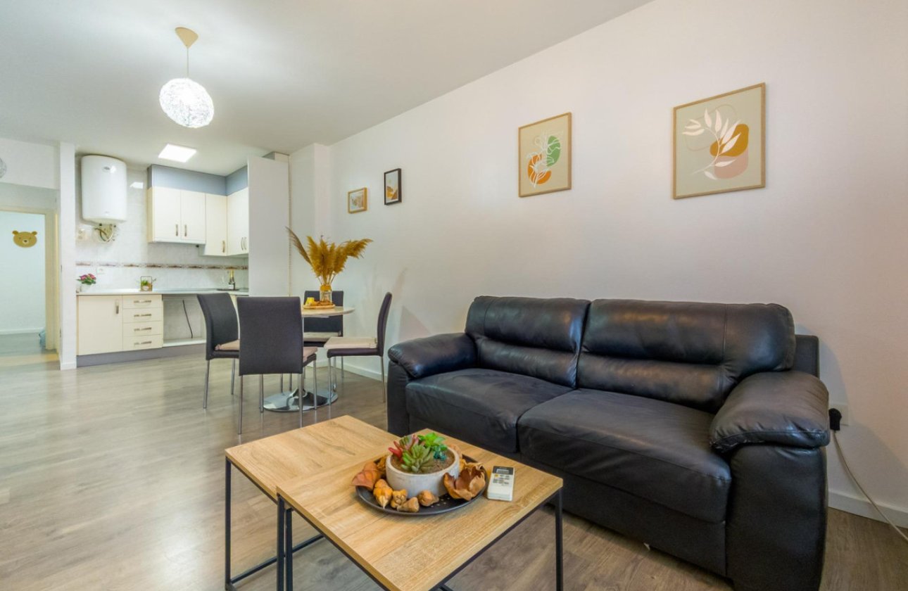 Resale - Apartment / flat -
Torrevieja - Torrevieja Centro