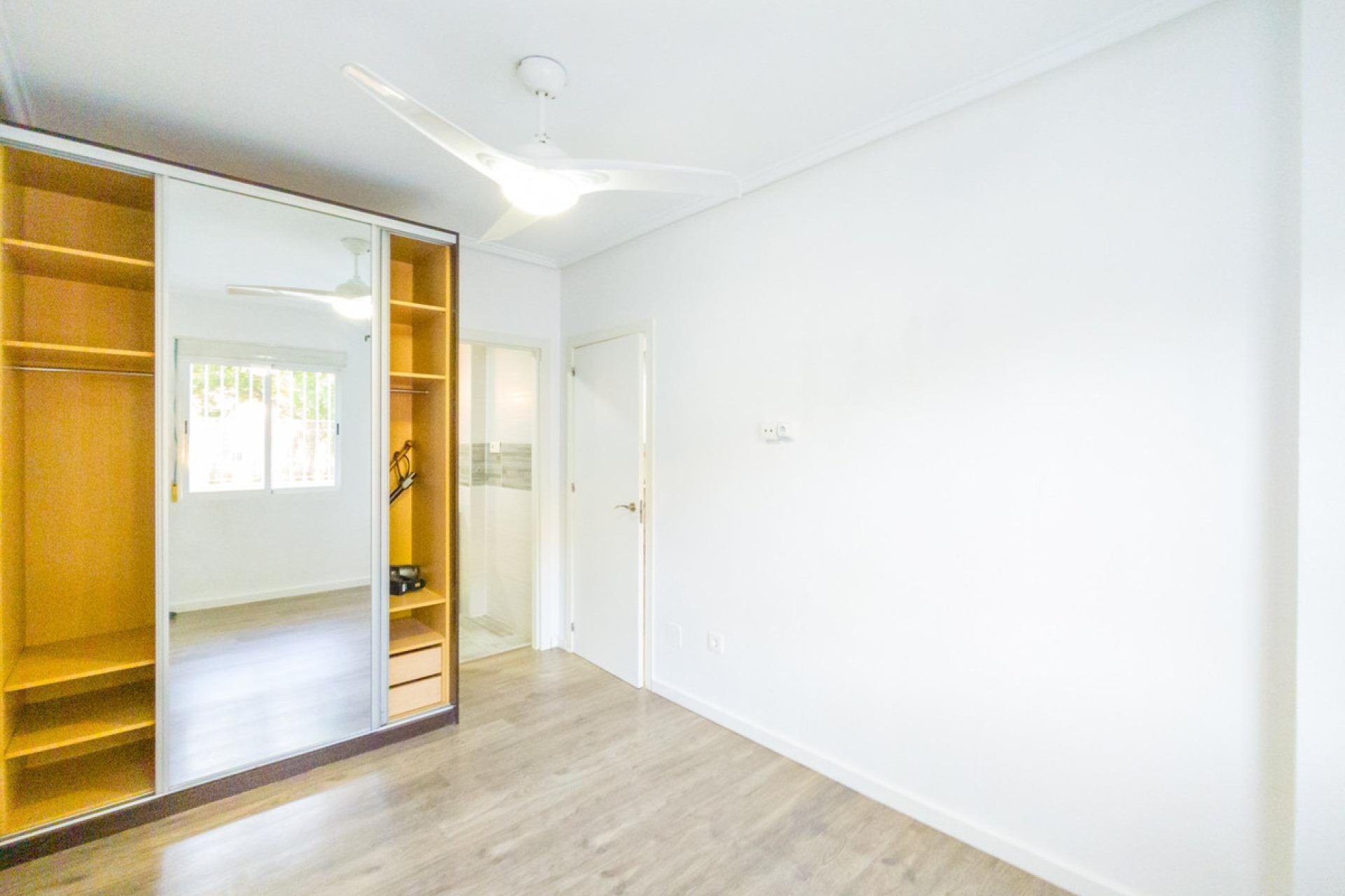 Resale - Apartment / flat -
Torrevieja - Torrevieja Centro