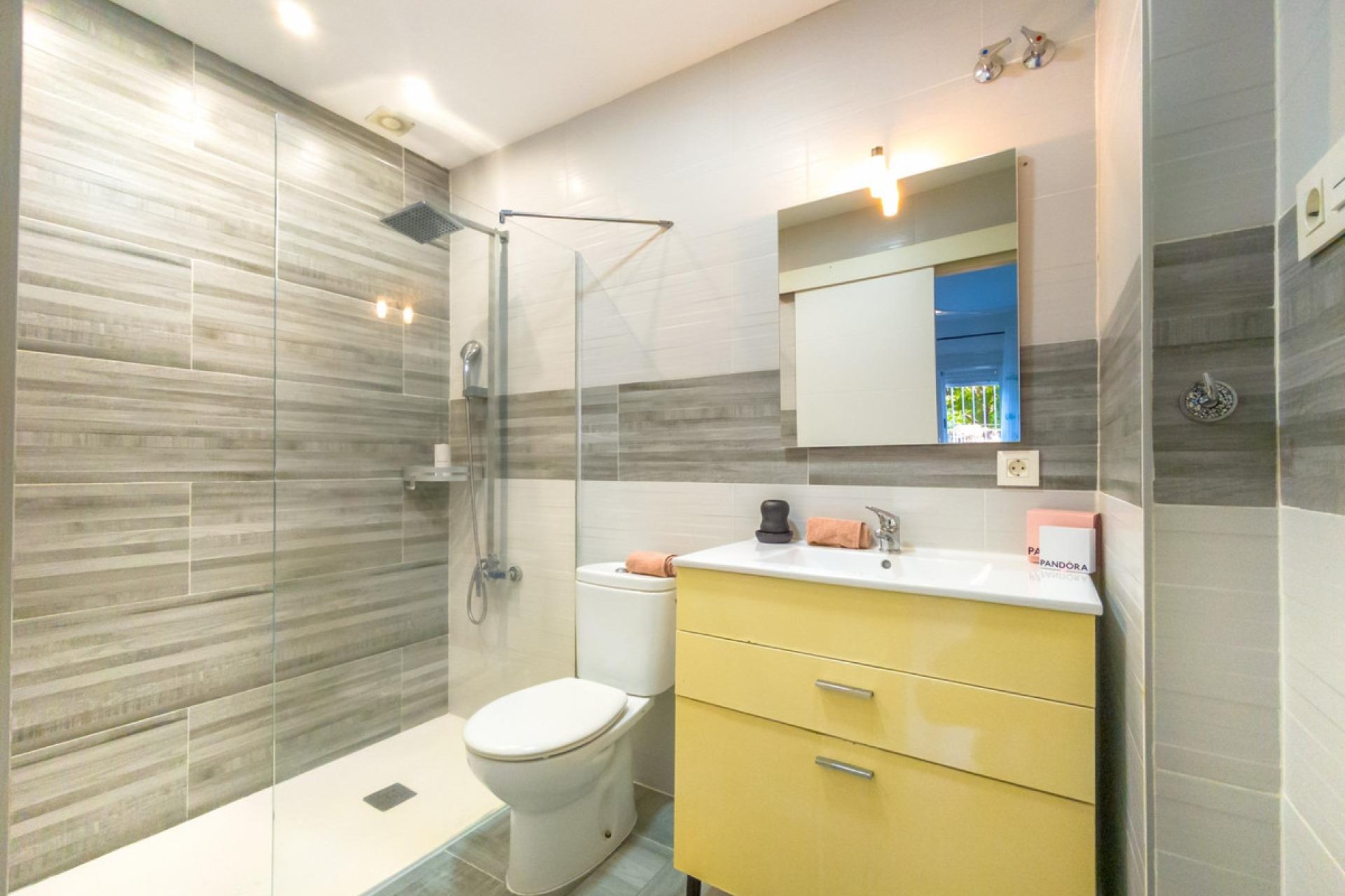 Resale - Apartment / flat -
Torrevieja - Torrevieja Centro