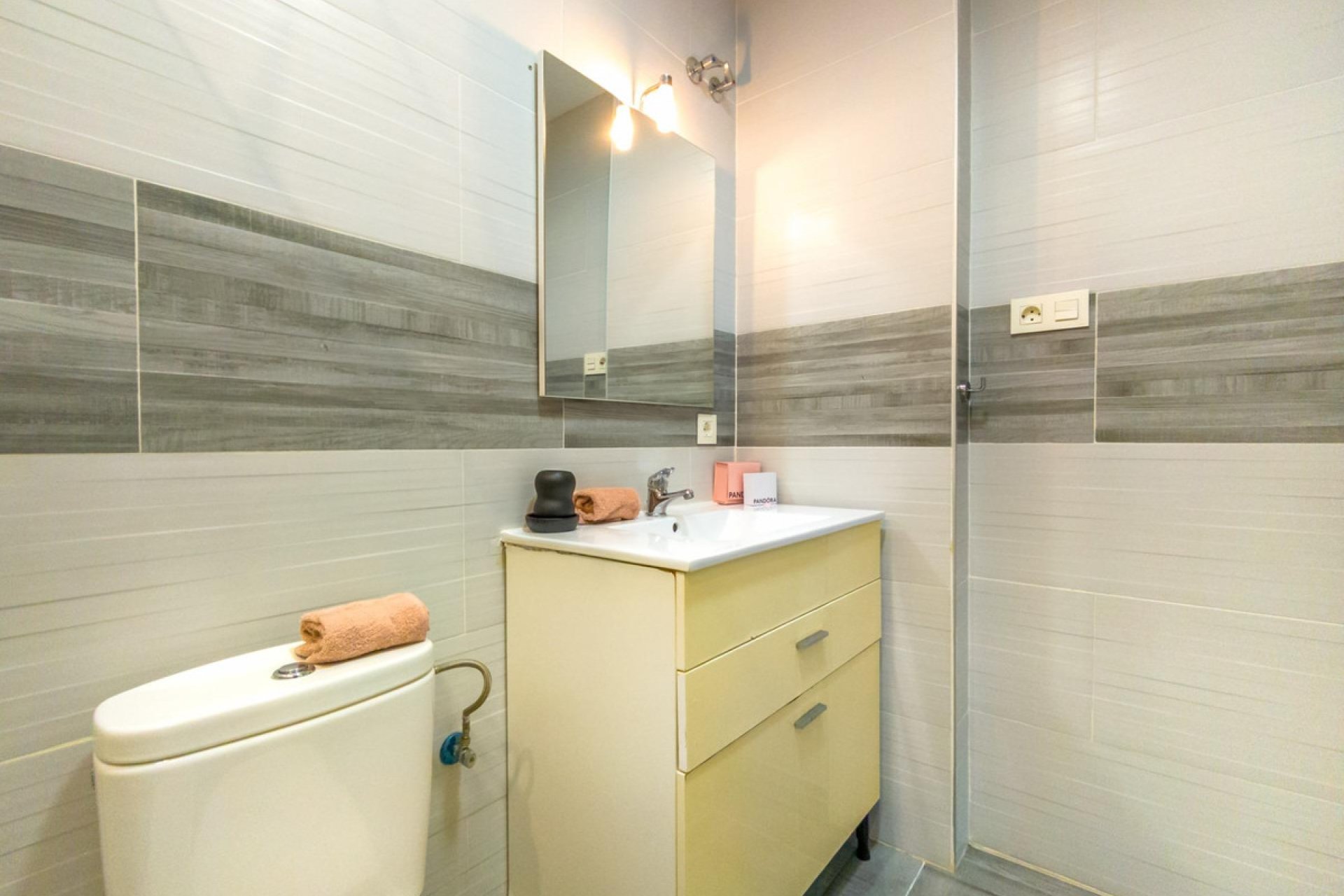 Resale - Apartment / flat -
Torrevieja - Torrevieja Centro