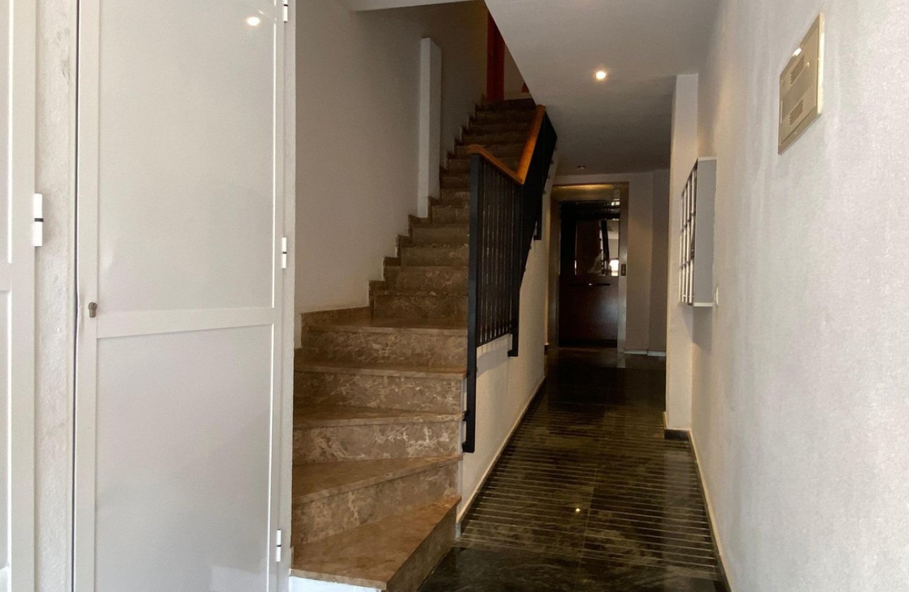 Resale - Apartment / flat -
Torrevieja - Torrevieja Centro