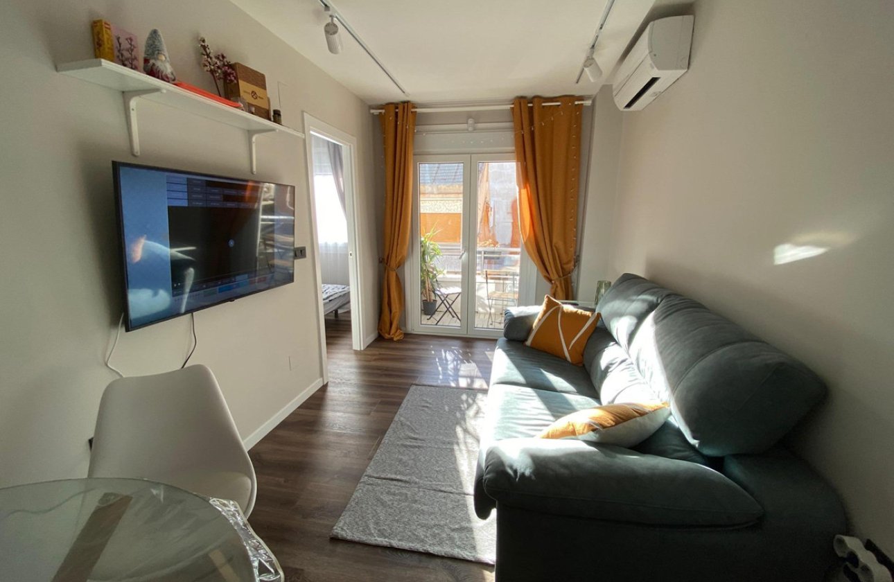 Resale - Apartment / flat -
Torrevieja - Torrevieja Centro