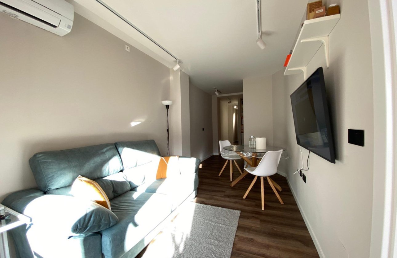 Resale - Apartment / flat -
Torrevieja - Torrevieja Centro