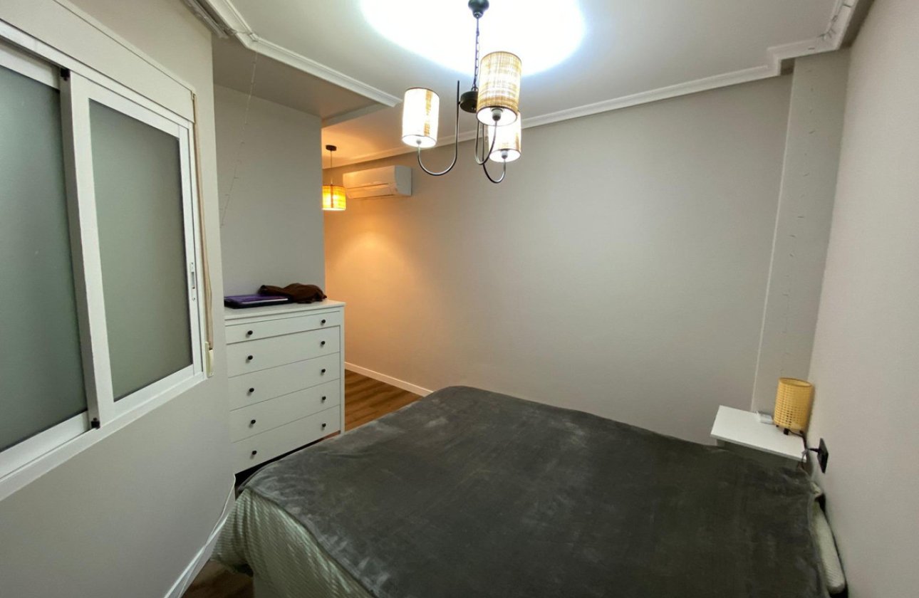 Resale - Apartment / flat -
Torrevieja - Torrevieja Centro