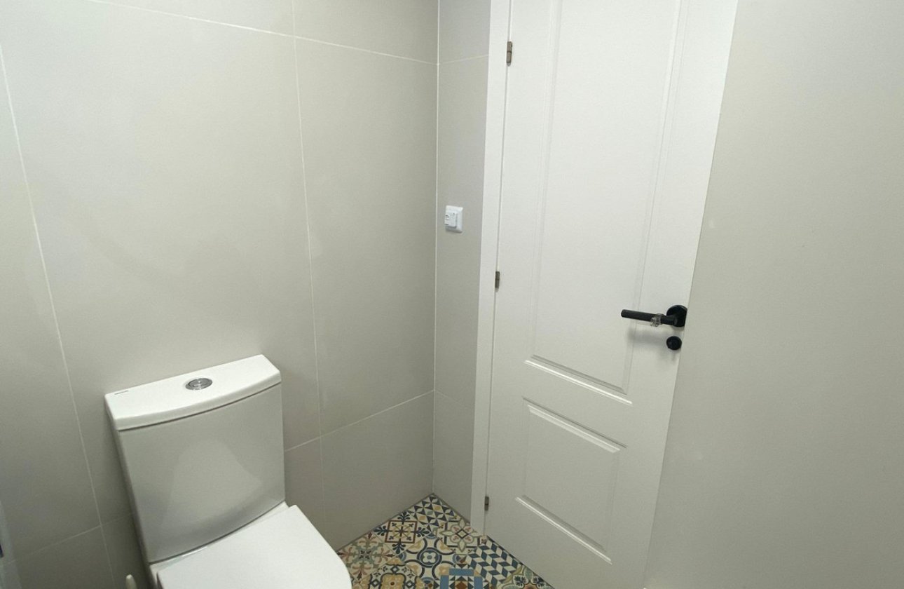 Resale - Apartment / flat -
Torrevieja - Torrevieja Centro