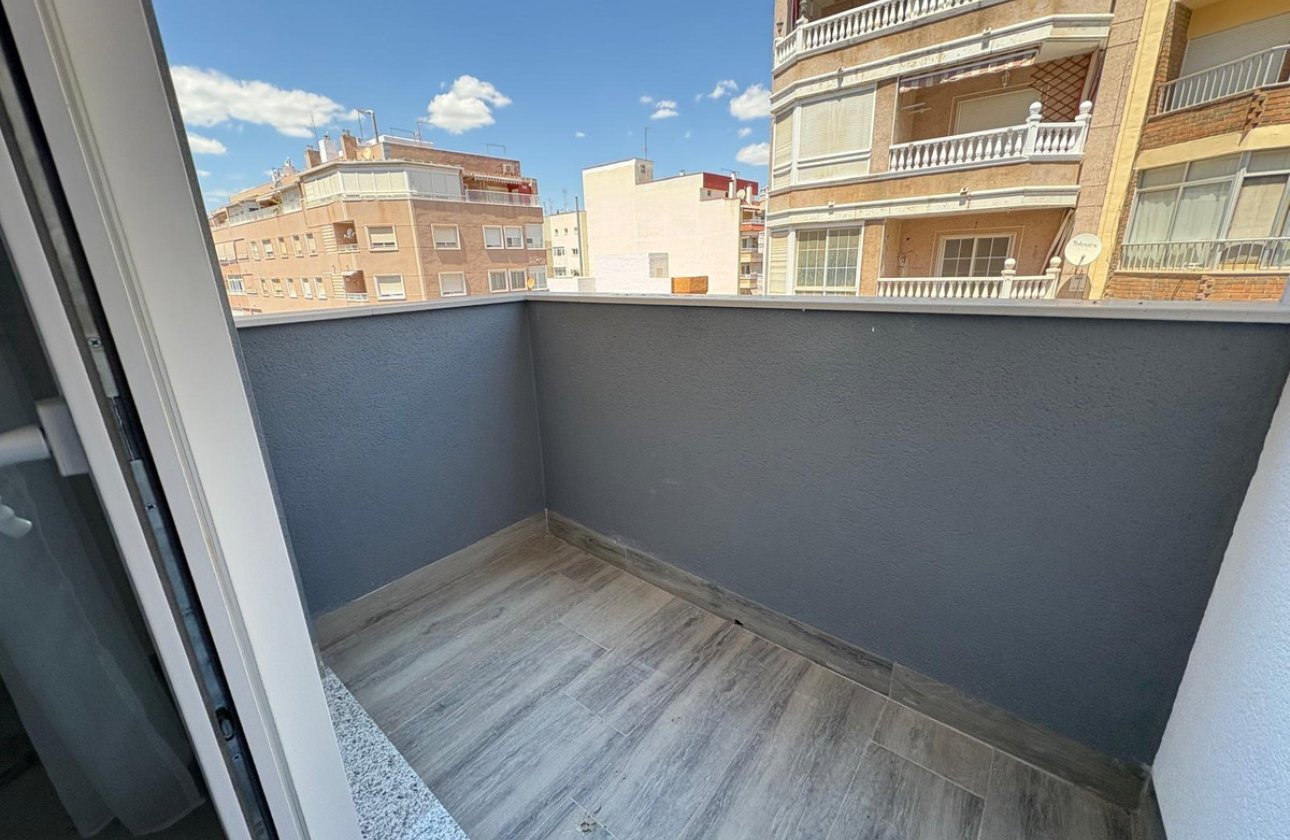 Resale - Apartment / flat -
Torrevieja - Torrevieja Centro