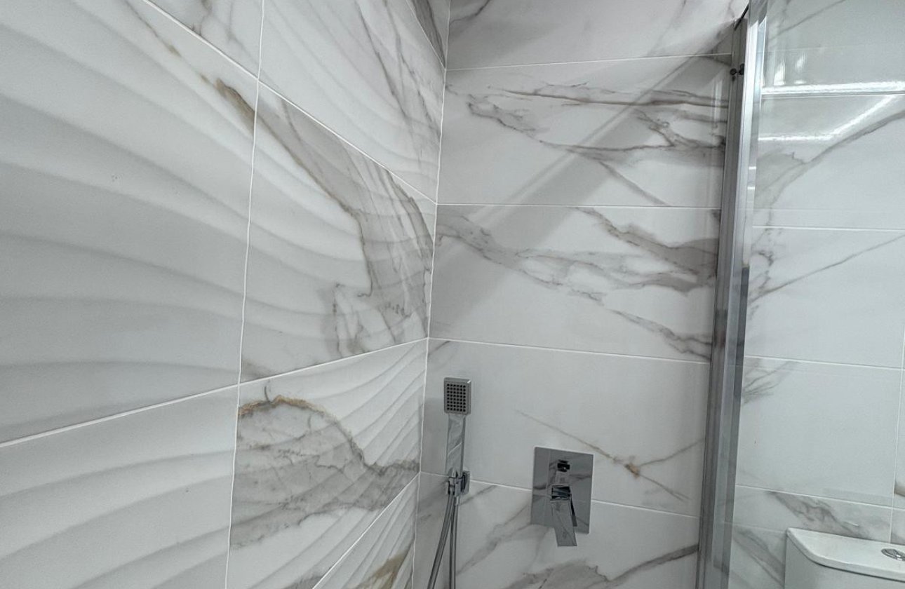 Resale - Apartment / flat -
Torrevieja - Torrevieja Centro