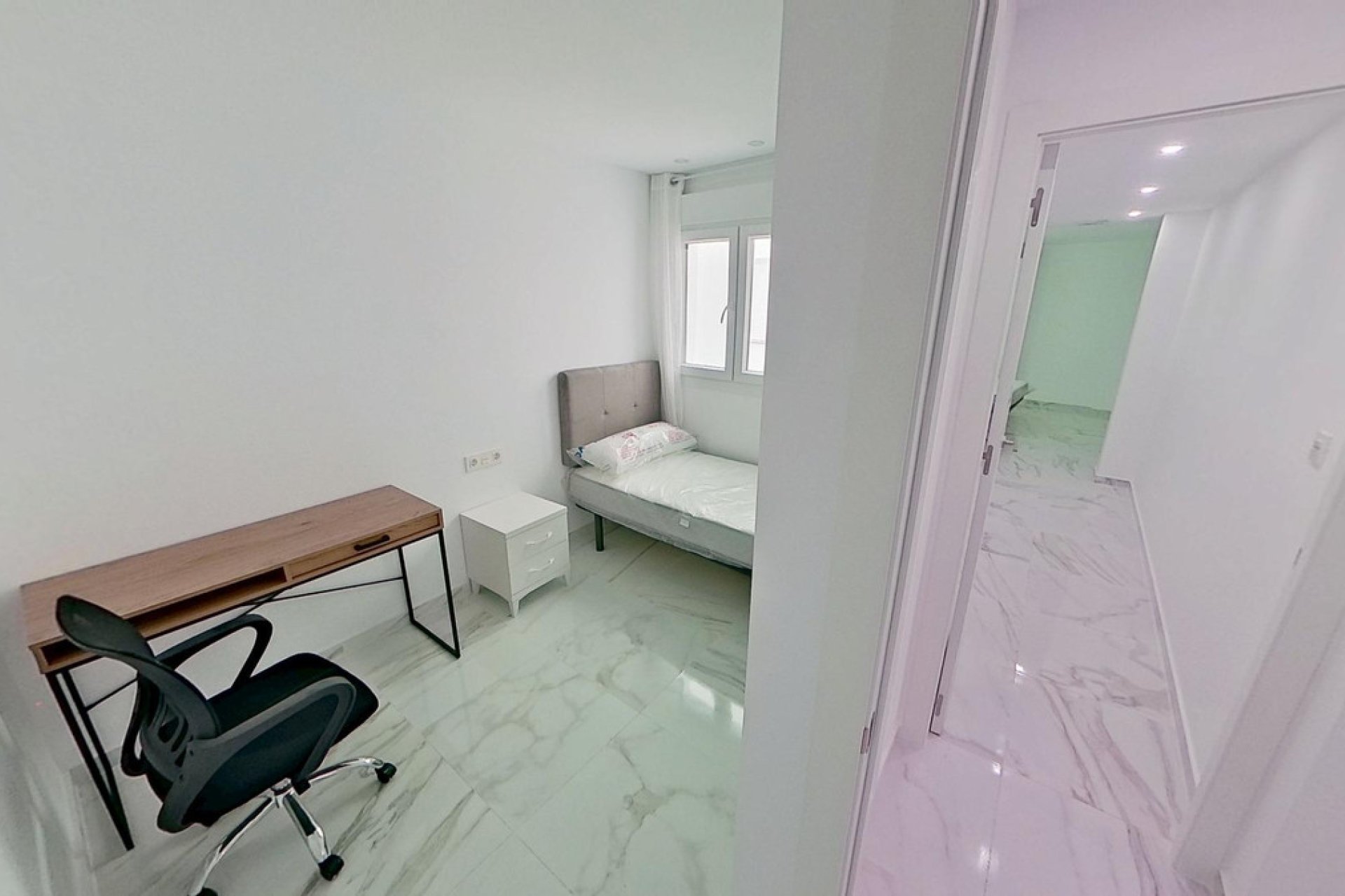 Resale - Apartment / flat -
Torrevieja - Torrevieja Centro