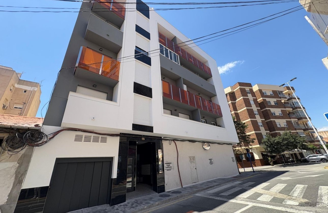 Resale - Apartment / flat -
Torrevieja - Torrevieja Centro