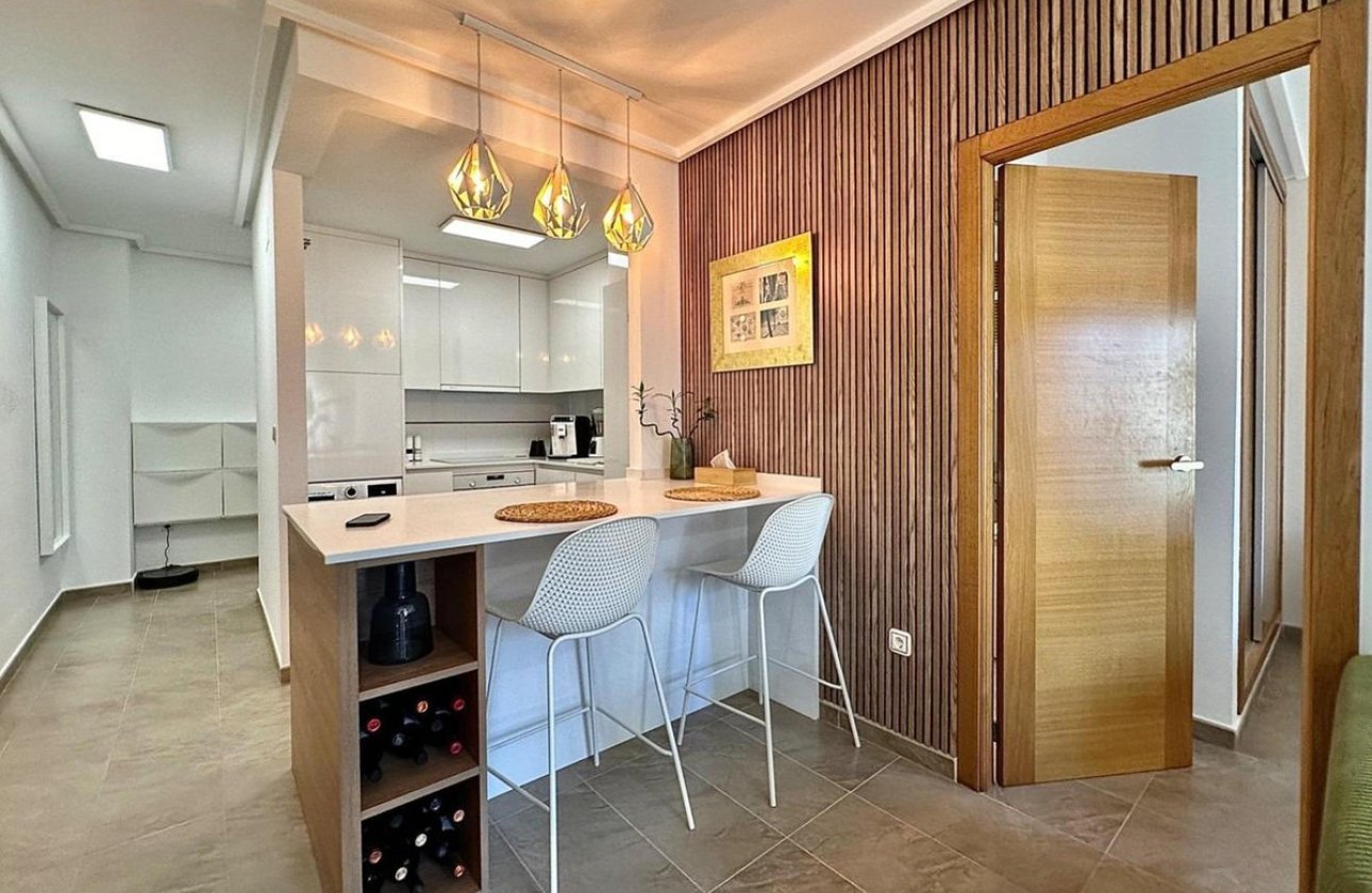 Resale - Apartment / flat -
Torrevieja - Torrevieja Centro