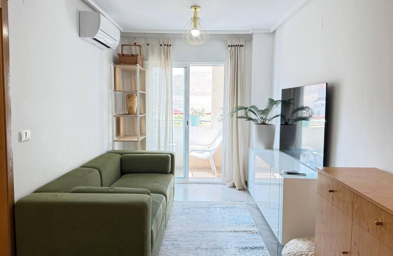 Resale - Apartment / flat -
Torrevieja - Torrevieja Centro