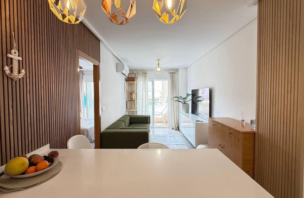 Resale - Apartment / flat -
Torrevieja - Torrevieja Centro