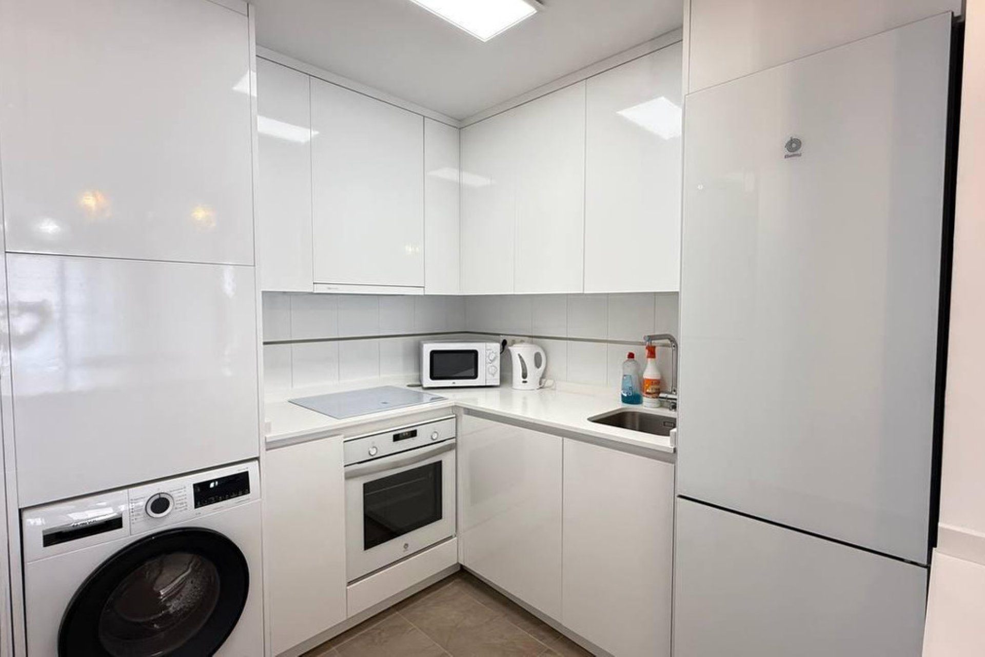 Resale - Apartment / flat -
Torrevieja - Torrevieja Centro