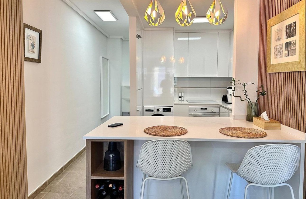 Resale - Apartment / flat -
Torrevieja - Torrevieja Centro