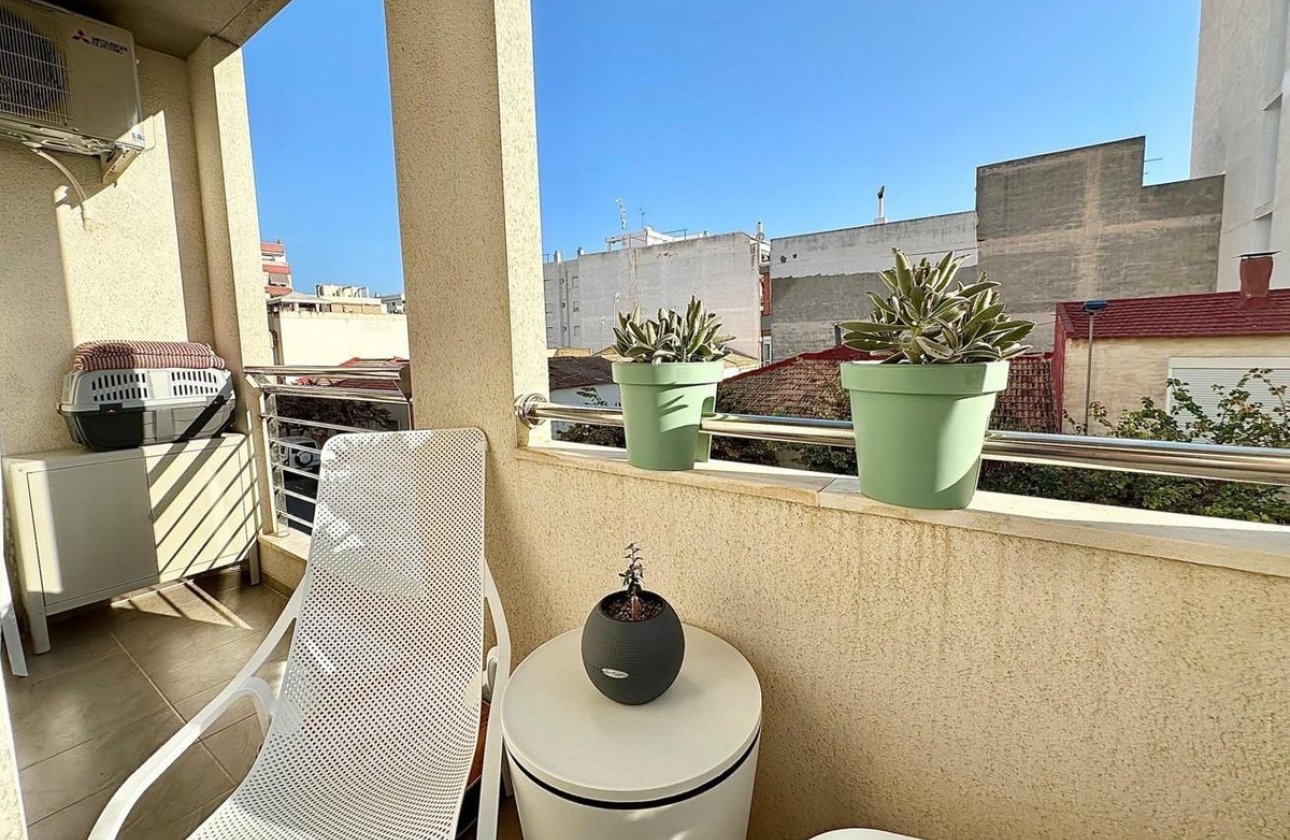 Resale - Apartment / flat -
Torrevieja - Torrevieja Centro