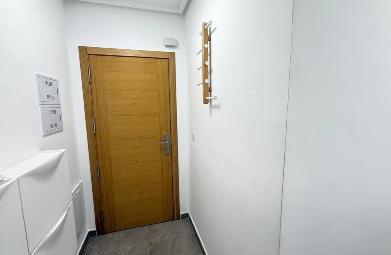 Resale - Apartment / flat -
Torrevieja - Torrevieja Centro