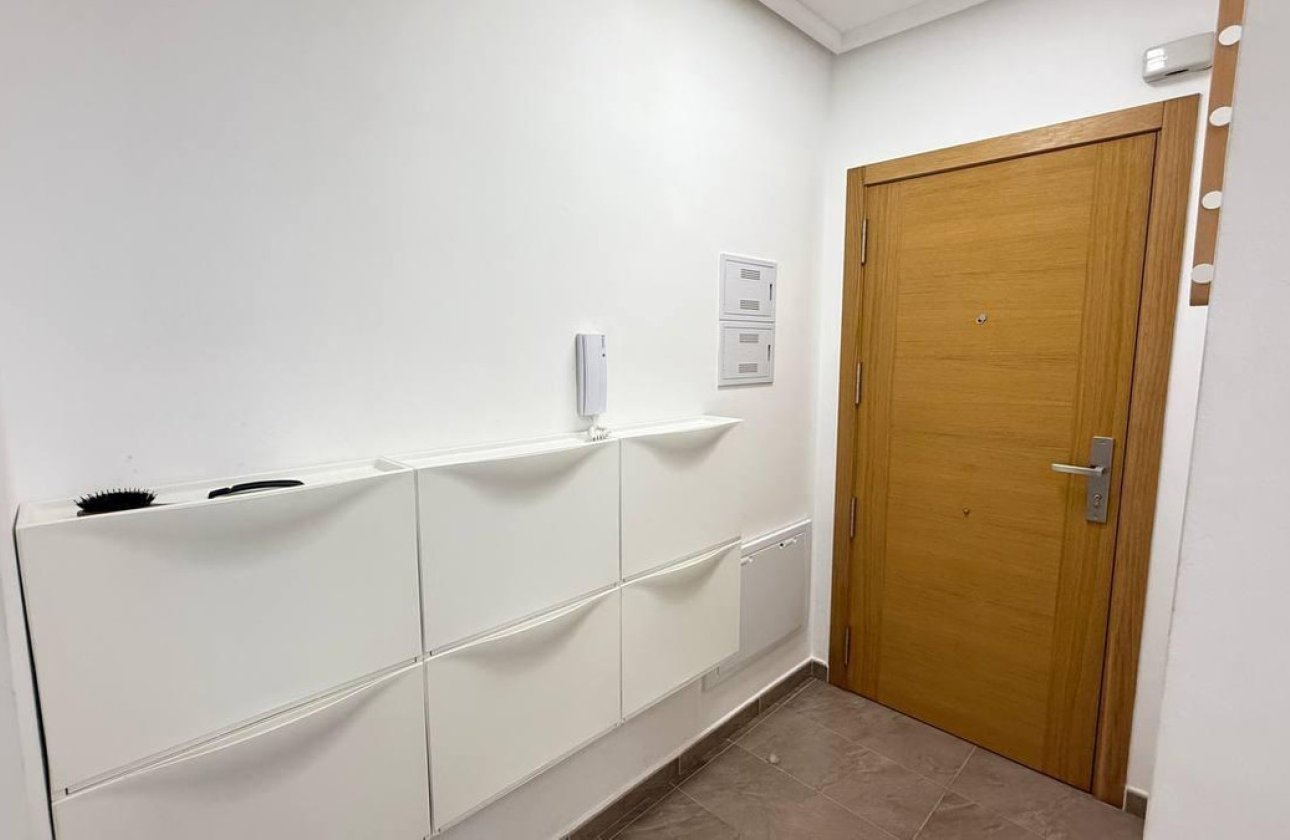 Resale - Apartment / flat -
Torrevieja - Torrevieja Centro