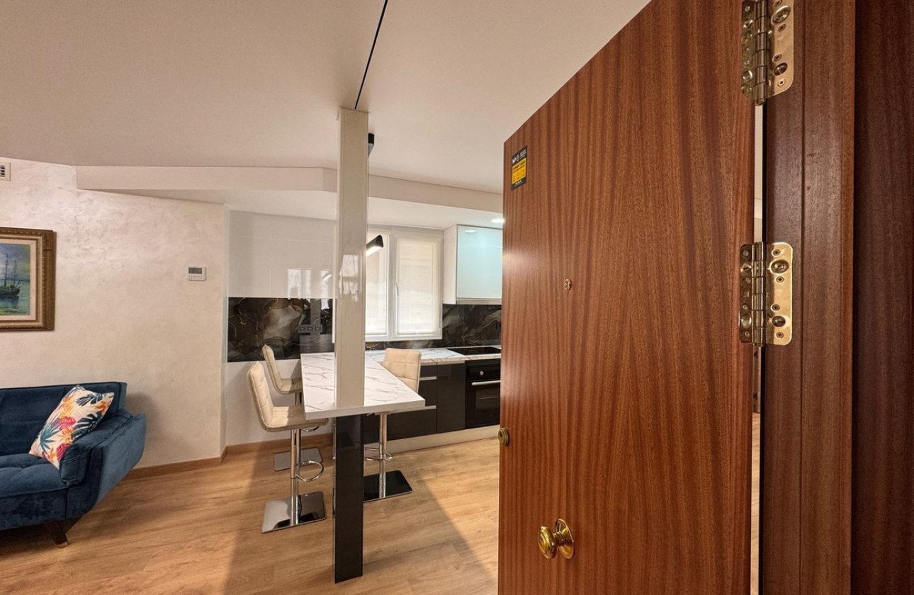 Resale - Apartment / flat -
Torrevieja - Torrevieja Centro