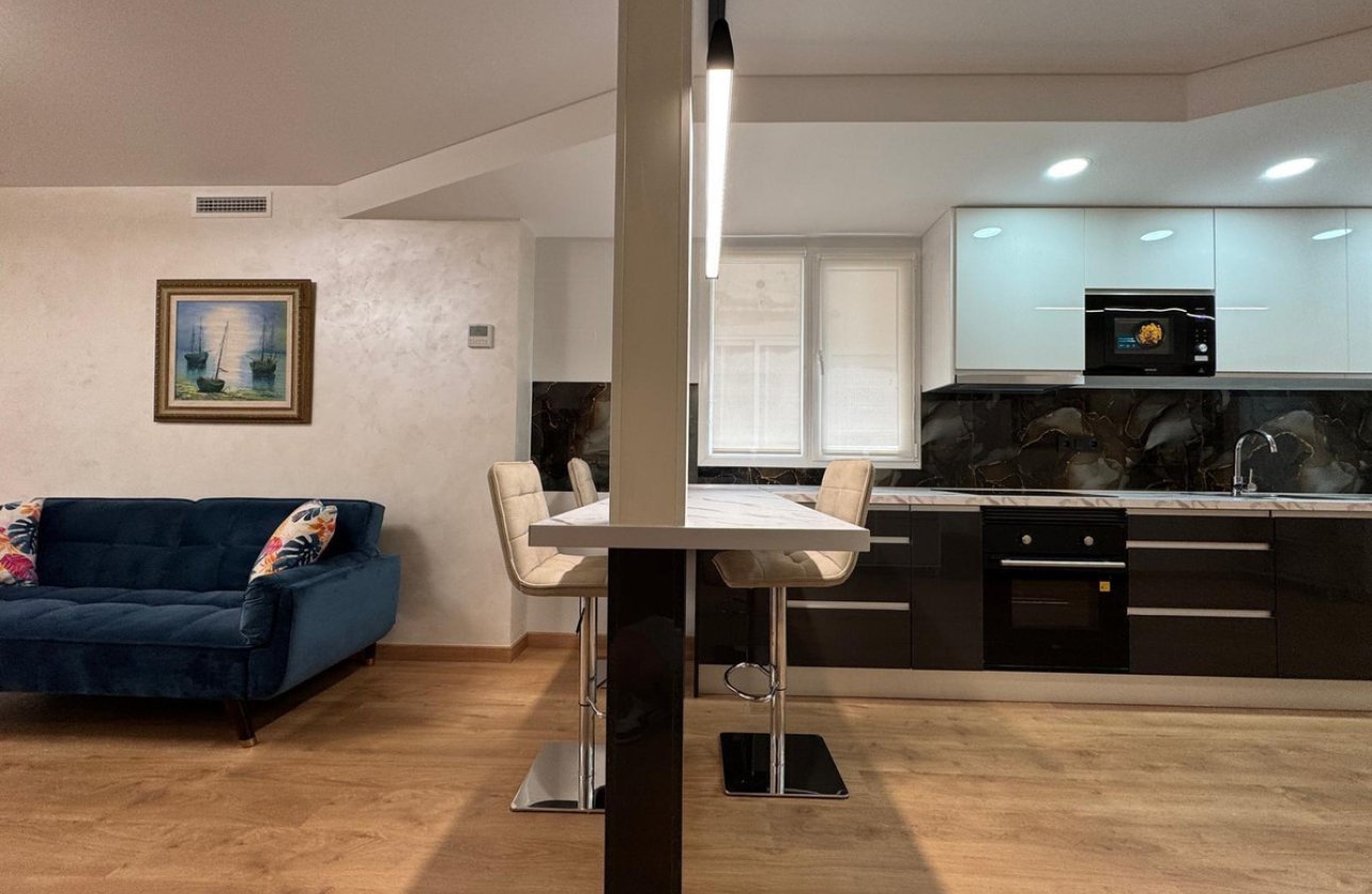 Resale - Apartment / flat -
Torrevieja - Torrevieja Centro