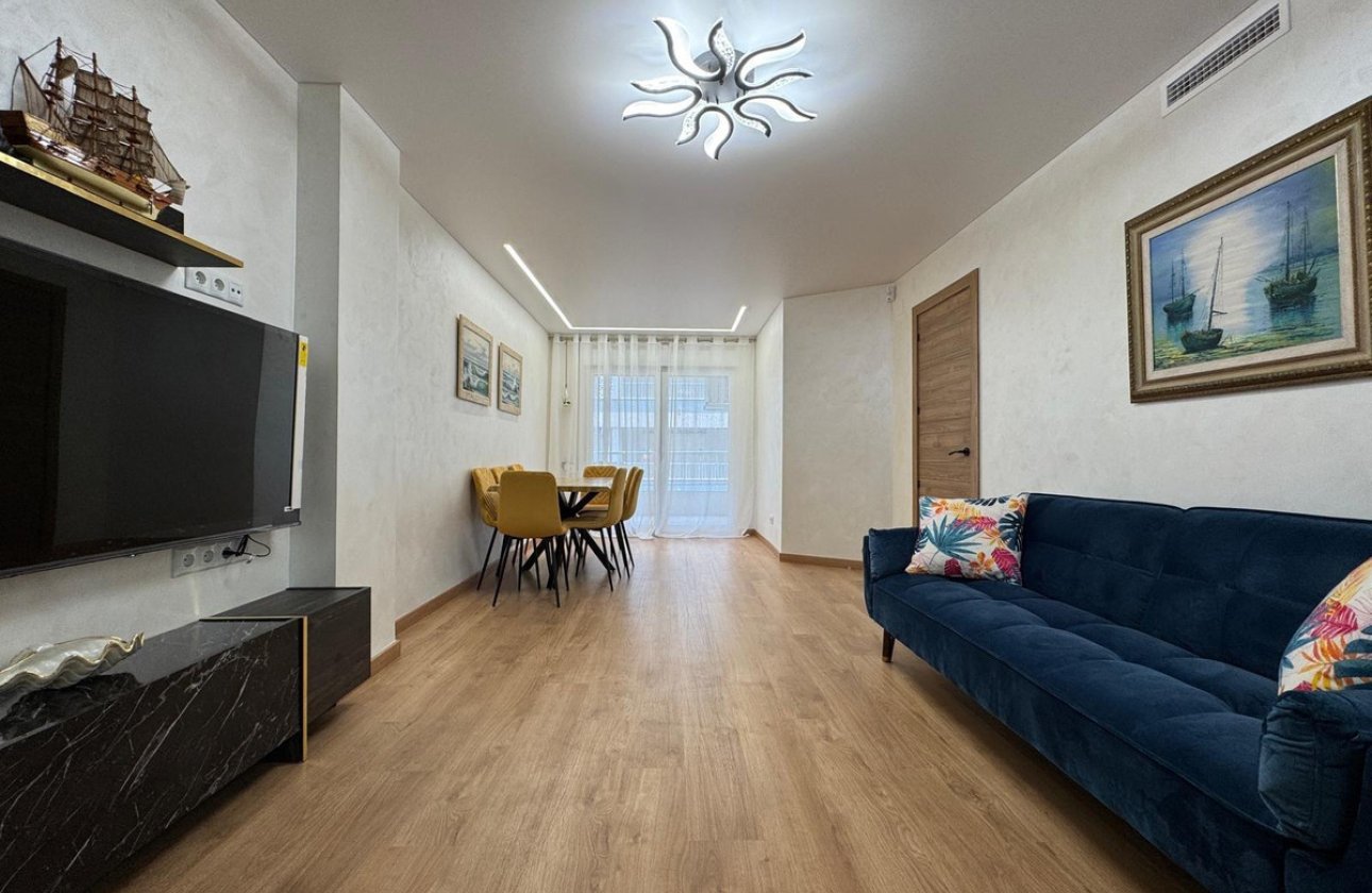 Resale - Apartment / flat -
Torrevieja - Torrevieja Centro