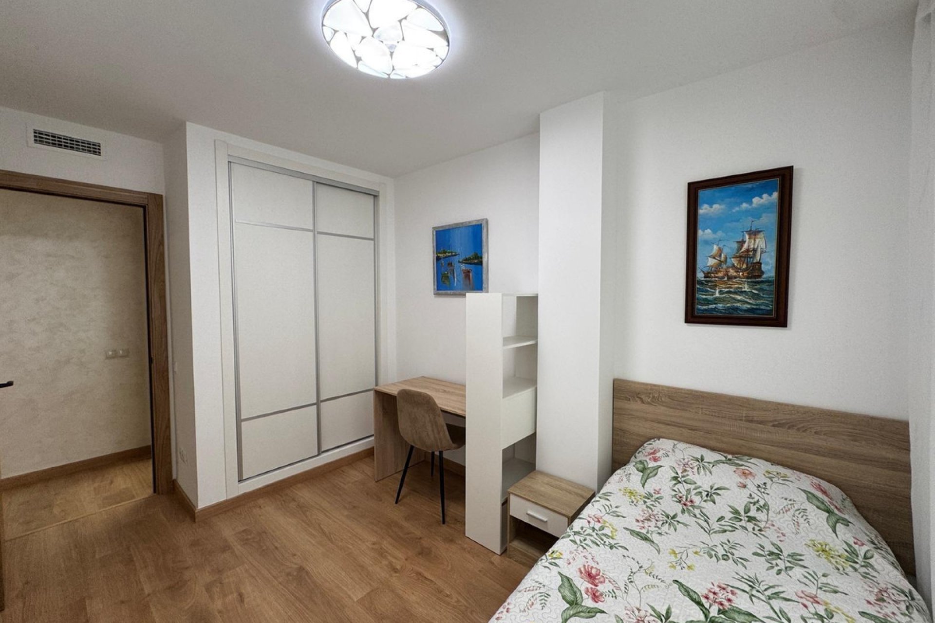 Resale - Apartment / flat -
Torrevieja - Torrevieja Centro