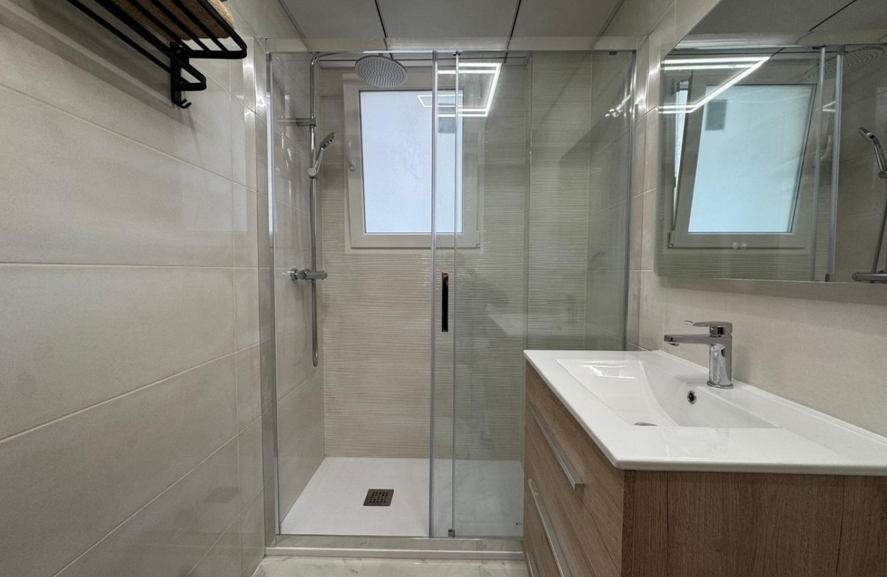 Resale - Apartment / flat -
Torrevieja - Torrevieja Centro