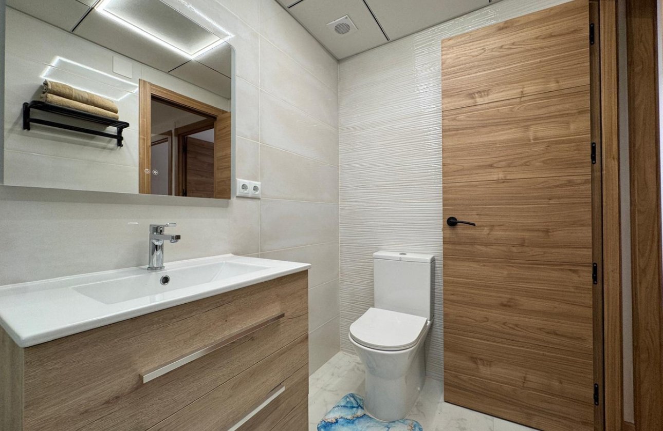 Resale - Apartment / flat -
Torrevieja - Torrevieja Centro