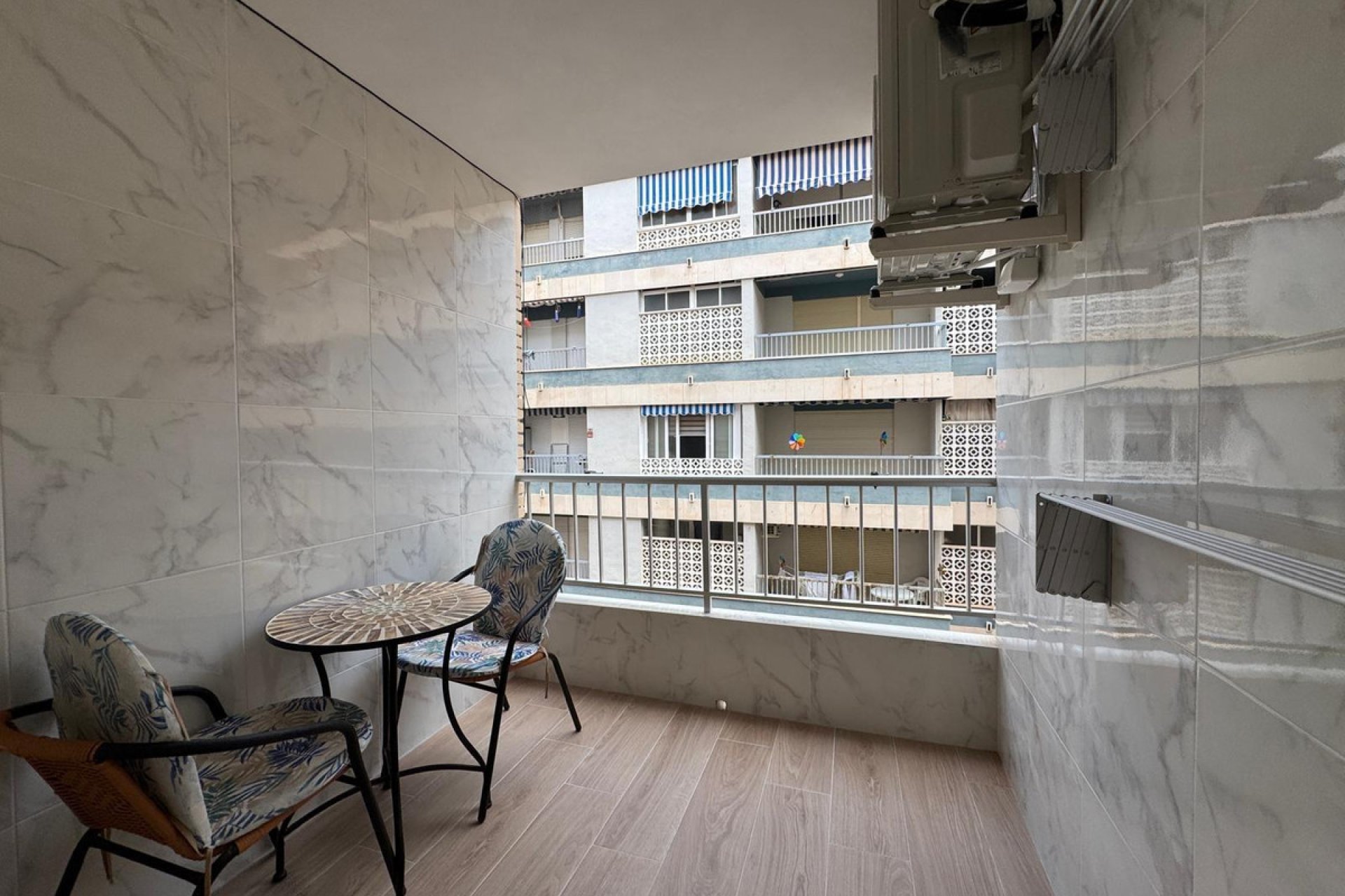 Resale - Apartment / flat -
Torrevieja - Torrevieja Centro