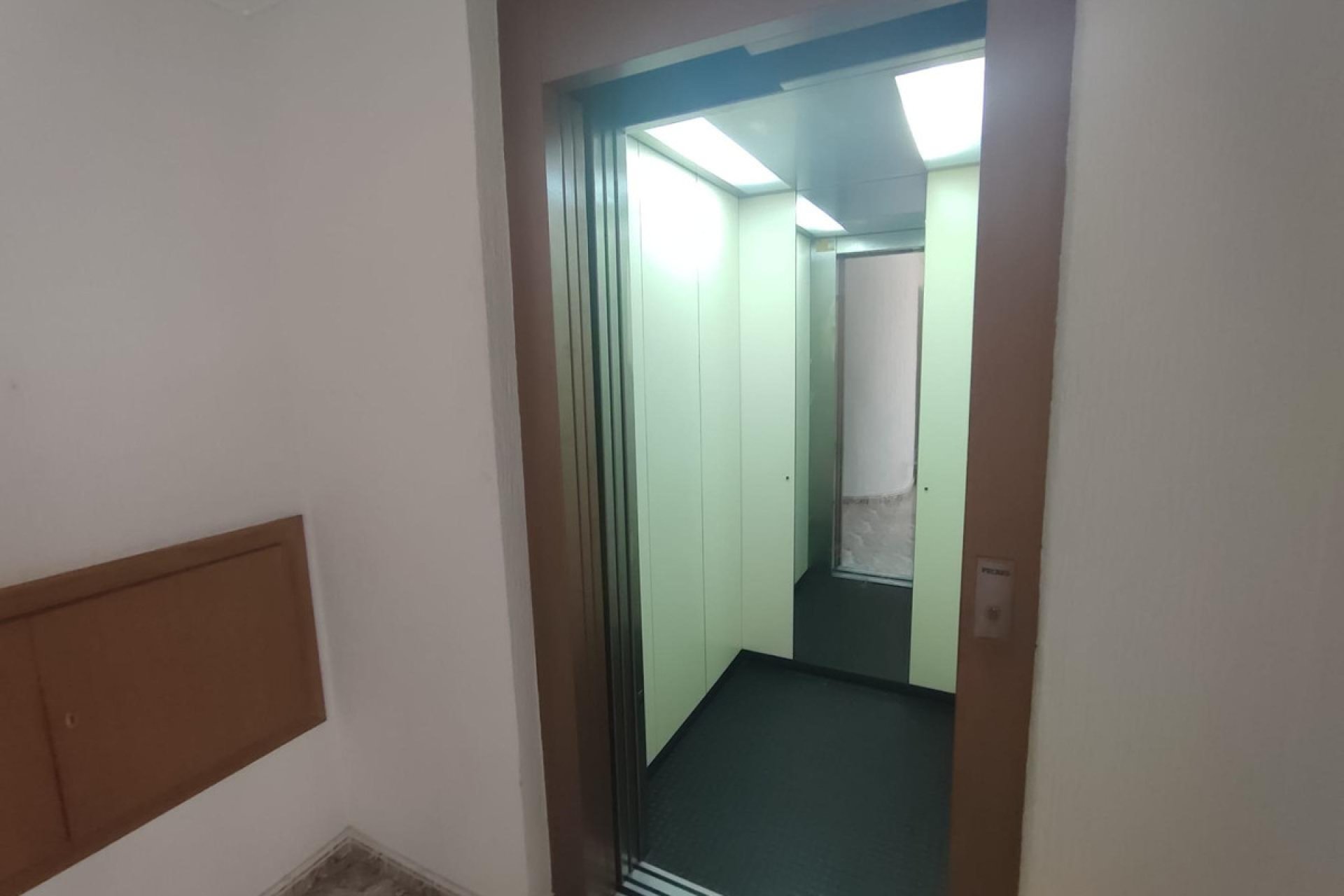 Resale - Apartment / flat -
Torrevieja - Torrevieja Centro