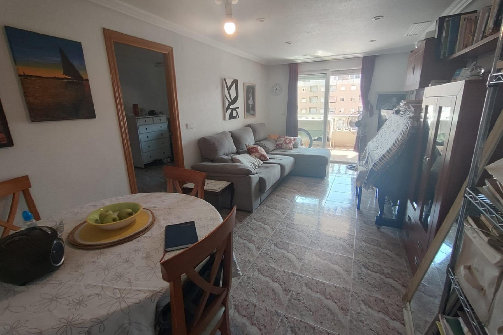 Resale - Apartment / flat -
Torrevieja - Torrevieja Centro