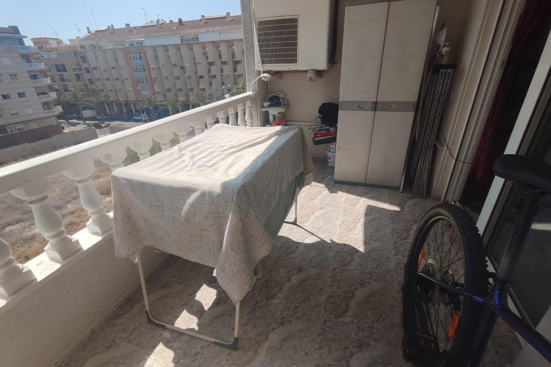 Resale - Apartment / flat -
Torrevieja - Torrevieja Centro