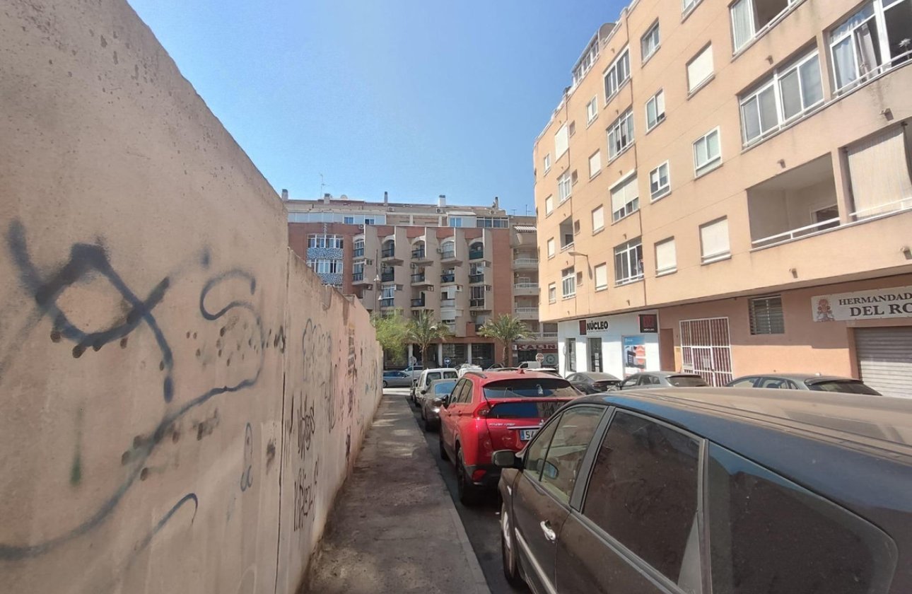 Resale - Apartment / flat -
Torrevieja - Torrevieja Centro