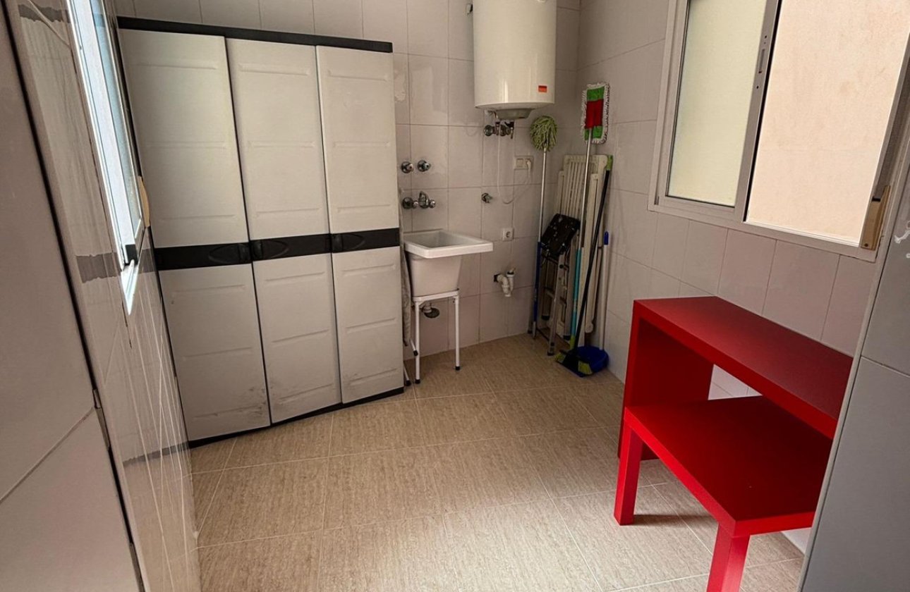 Resale - Apartment / flat -
Torrevieja - Torrevieja Centro