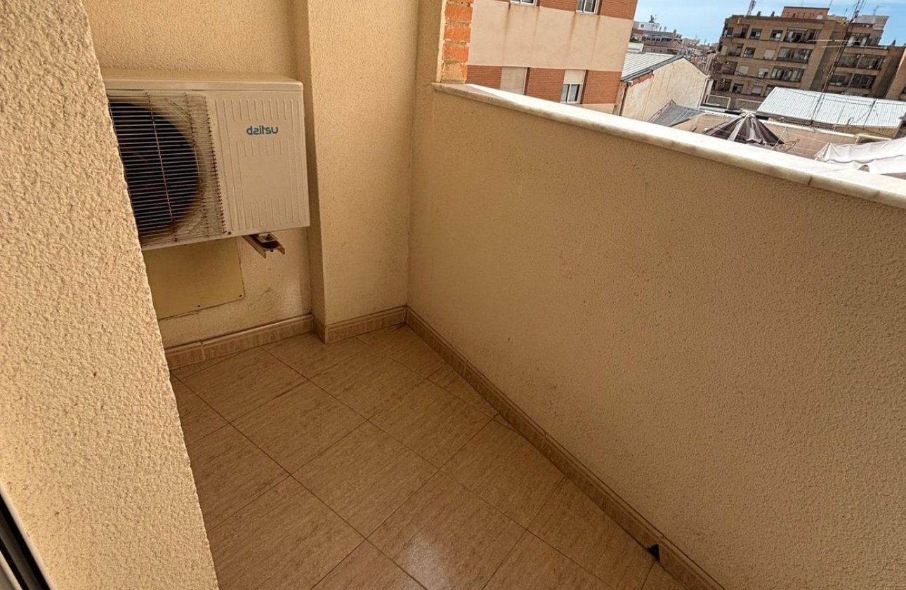 Resale - Apartment / flat -
Torrevieja - Torrevieja Centro