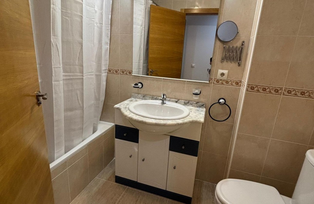 Resale - Apartment / flat -
Torrevieja - Torrevieja Centro