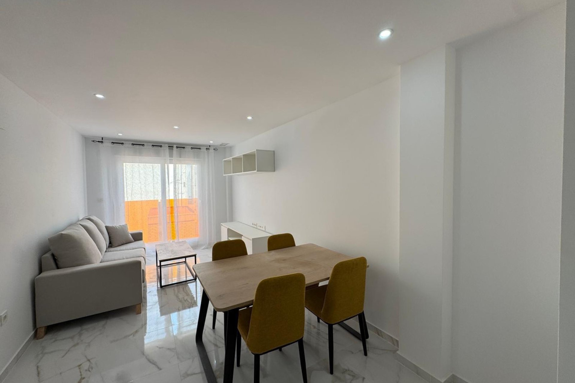 Resale - Apartment / flat -
Torrevieja - Torrevieja Centro