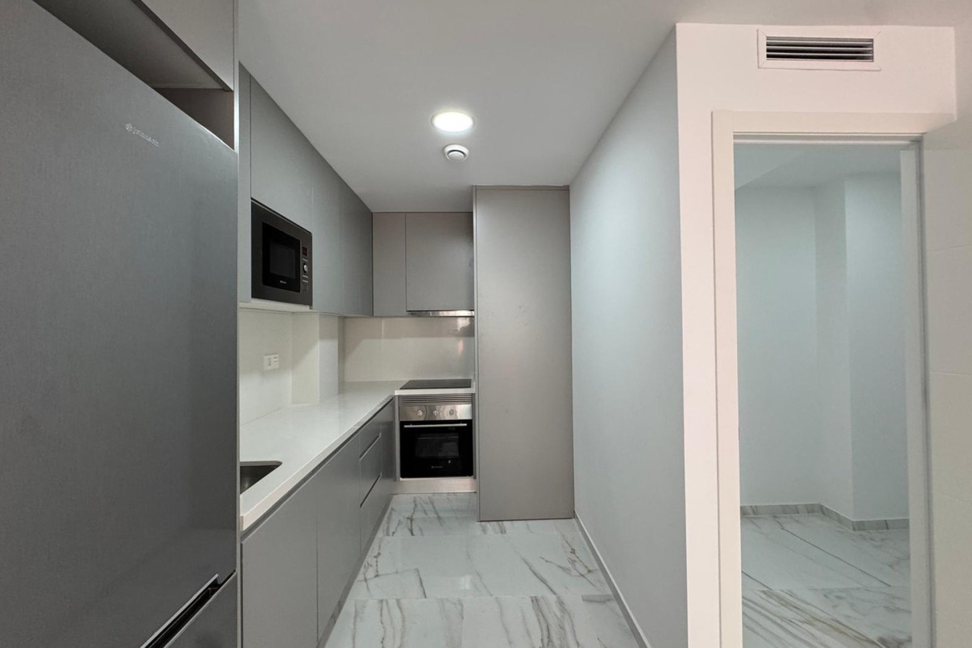 Resale - Apartment / flat -
Torrevieja - Torrevieja Centro