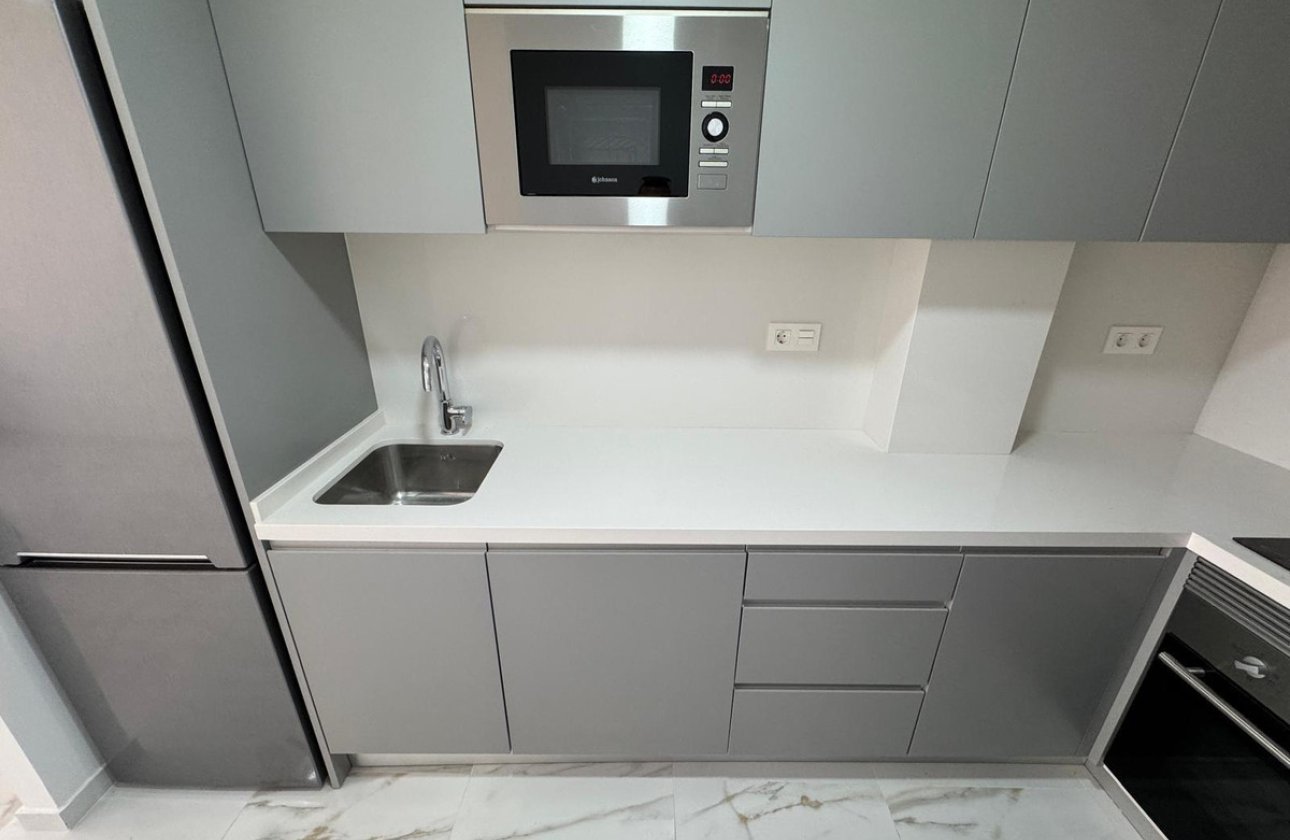 Resale - Apartment / flat -
Torrevieja - Torrevieja Centro