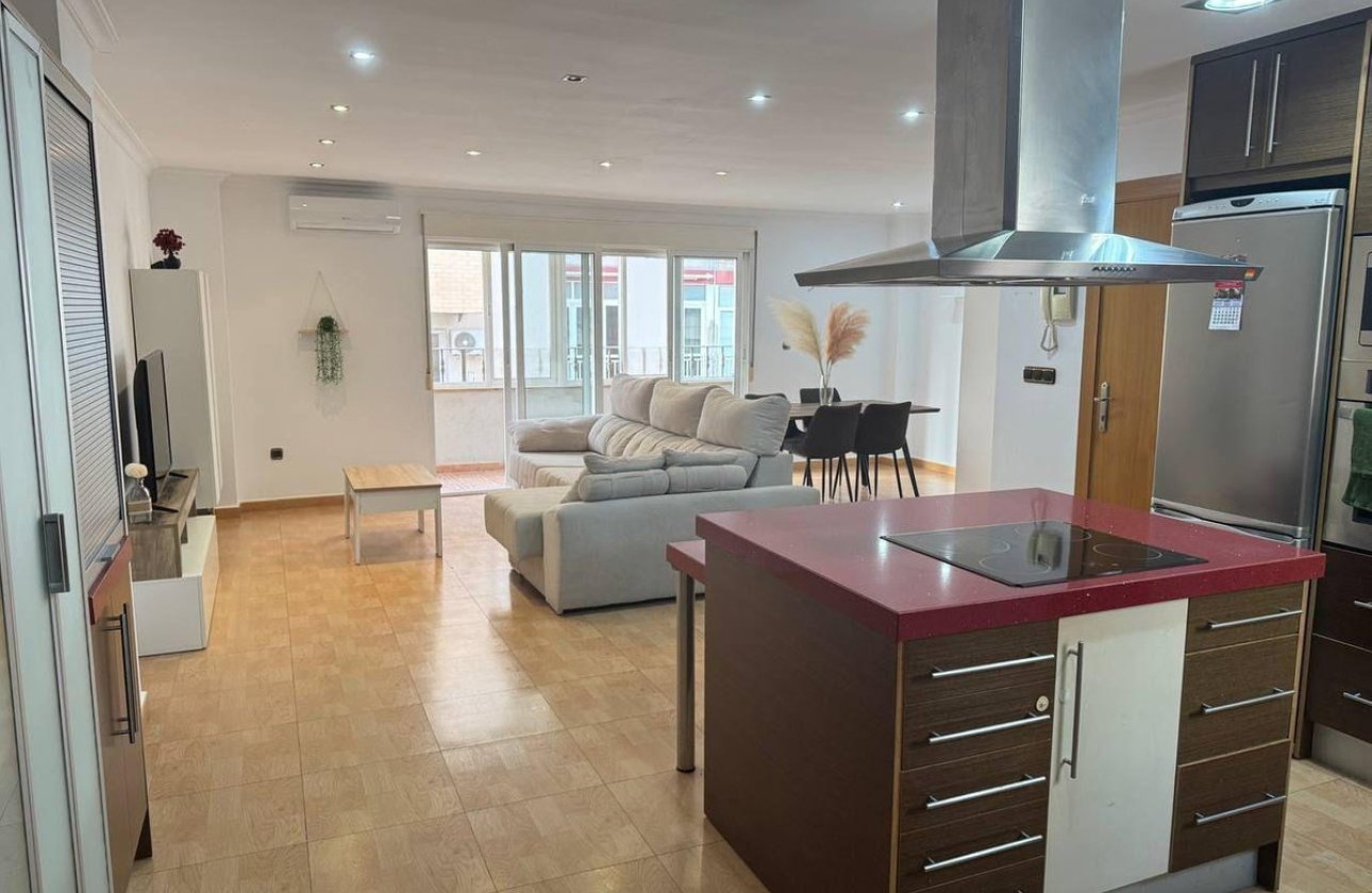 Resale - Apartment / flat -
Torrevieja - Torrevieja Centro