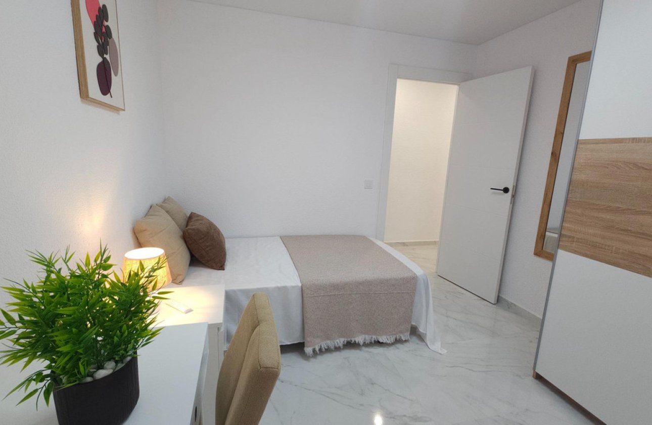 Resale - Apartment / flat -
Torrevieja - Torrevieja Centro