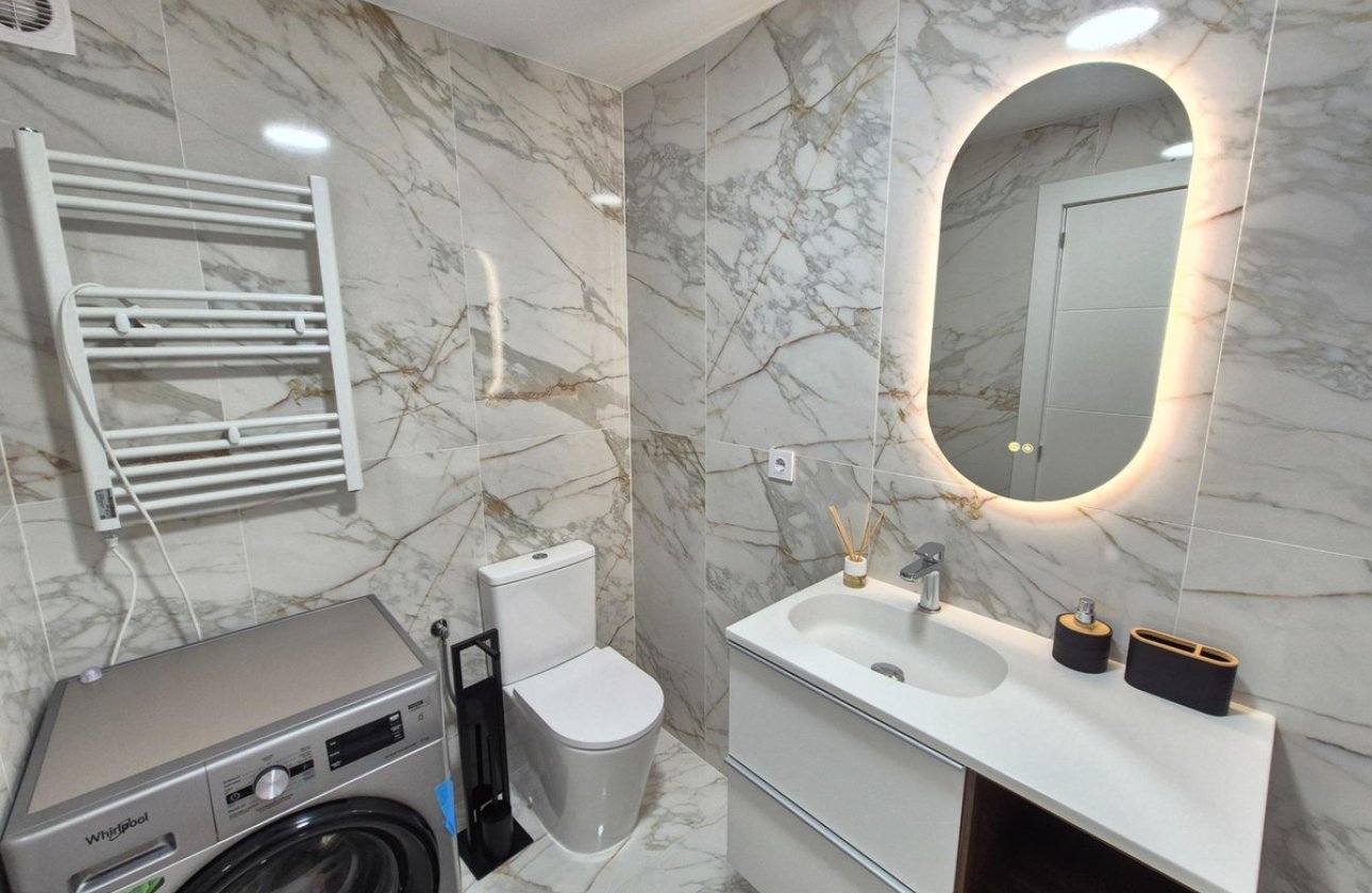 Resale - Apartment / flat -
Torrevieja - Torrevieja Centro