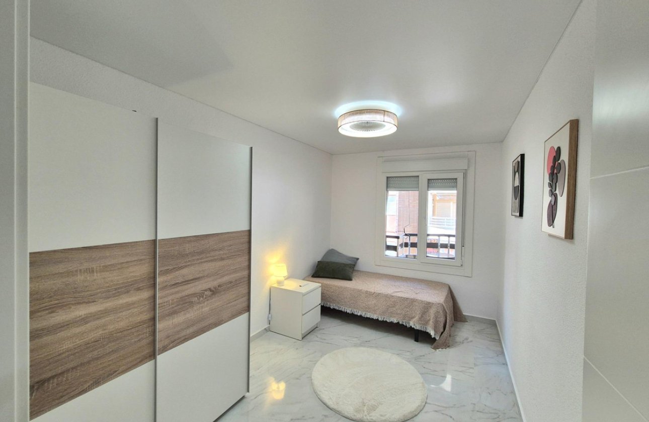 Resale - Apartment / flat -
Torrevieja - Torrevieja Centro