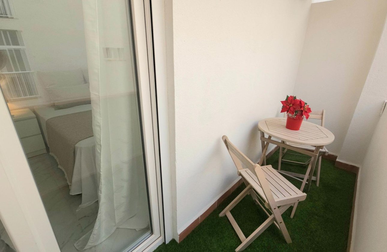 Resale - Apartment / flat -
Torrevieja - Torrevieja Centro