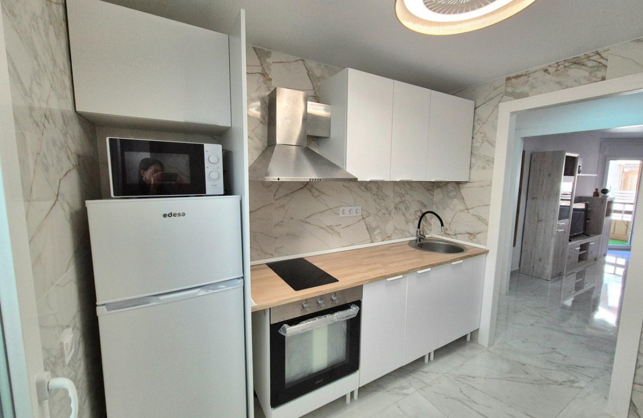 Resale - Apartment / flat -
Torrevieja - Torrevieja Centro