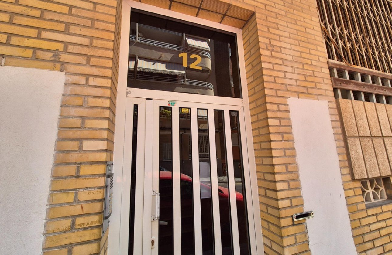 Resale - Apartment / flat -
Torrevieja - Torrevieja Centro