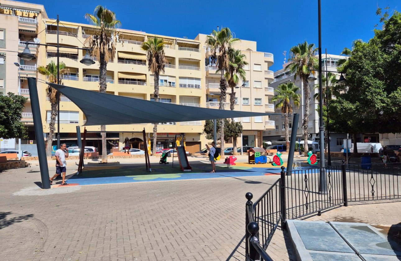 Resale - Apartment / flat -
Torrevieja - Torrevieja Centro