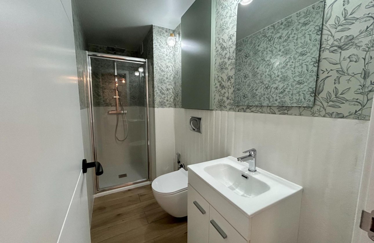 Resale - Apartment / flat -
Torrevieja - Torrevieja Centro