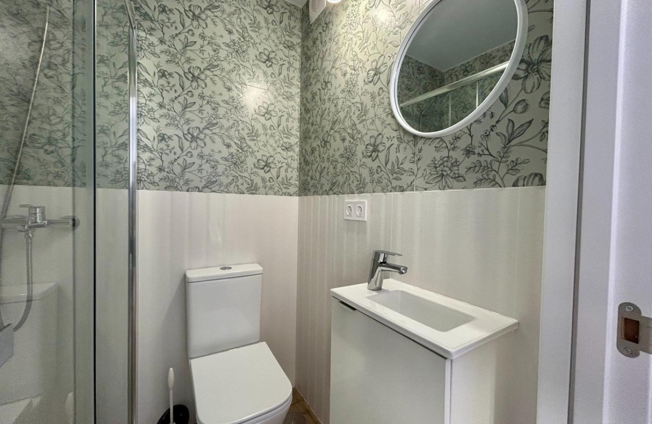 Resale - Apartment / flat -
Torrevieja - Torrevieja Centro