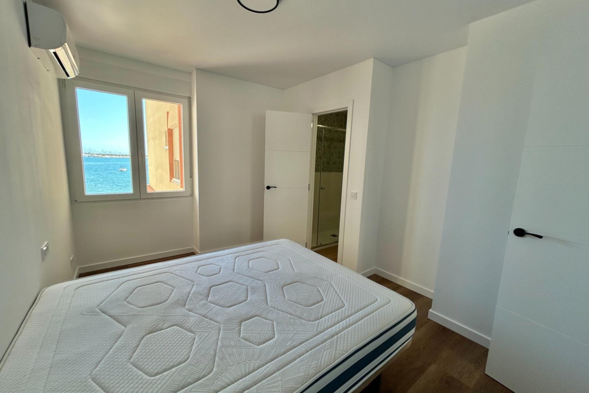 Resale - Apartment / flat -
Torrevieja - Torrevieja Centro