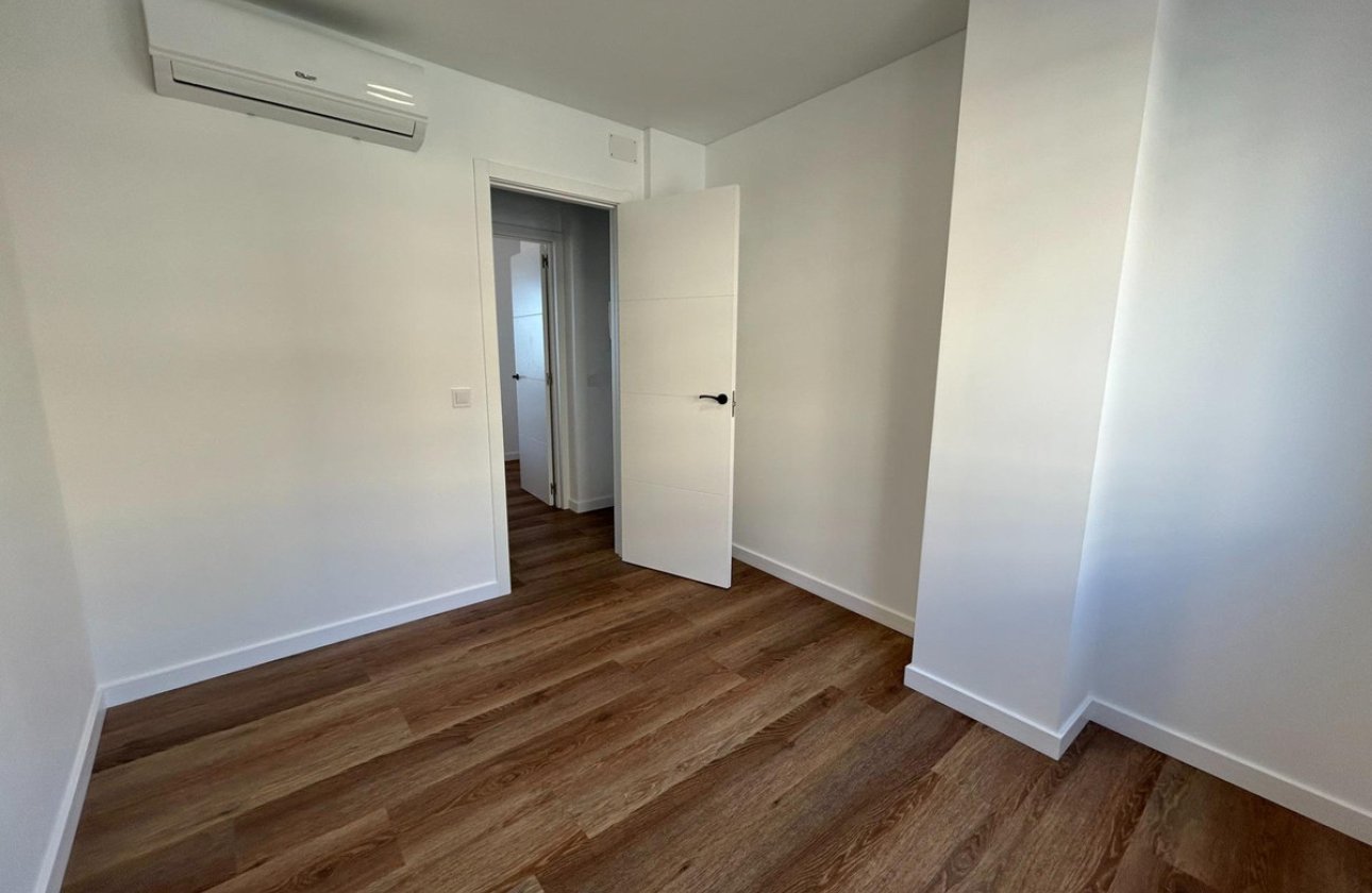 Resale - Apartment / flat -
Torrevieja - Torrevieja Centro